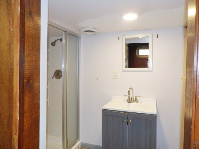 Building Photo - 3 Bedrooms | 2 Bathrooms Near UofM