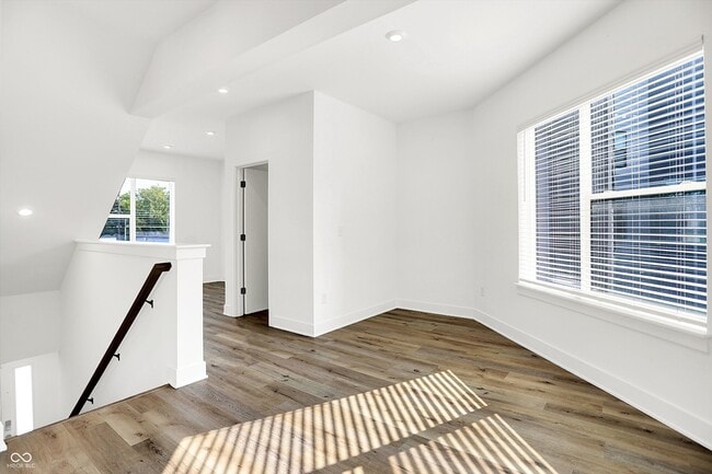 Building Photo - 1303 Deloss St