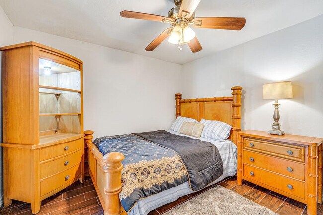 Building Photo - 281 W 18th St