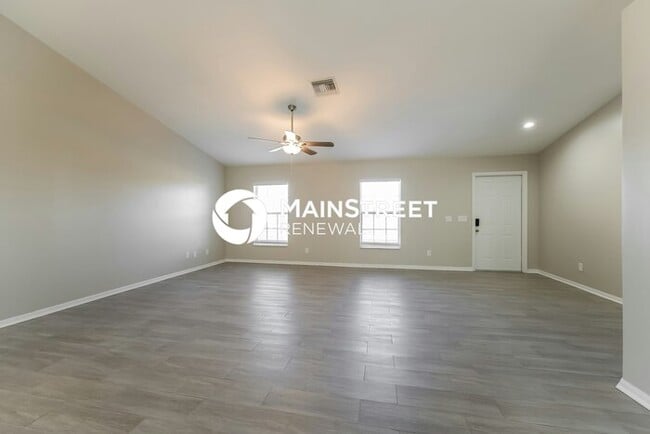 Building Photo - 3 Bedroom Pet-Friendly Home in Lehigh Acre...