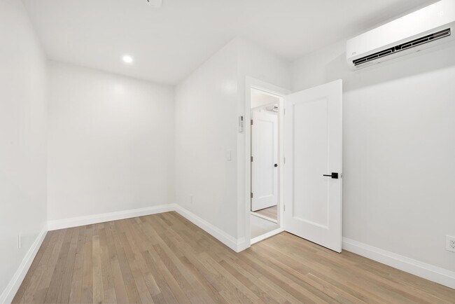 Building Photo - 346 Liberty Ave