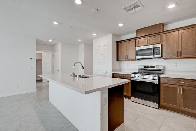 Building Photo - Like New Townhome at Falcon Ridge