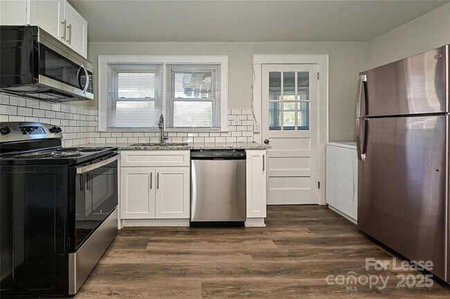 Building Photo - 411 Elizabeth Ave