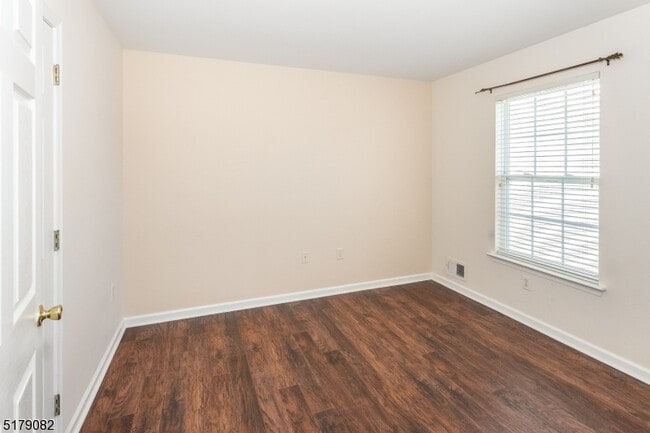 Building Photo - 135 Winding Hill Dr