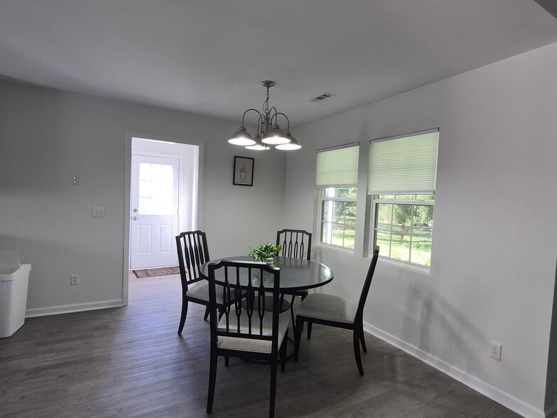 Building Photo - 11301 Smoke Tree Ln