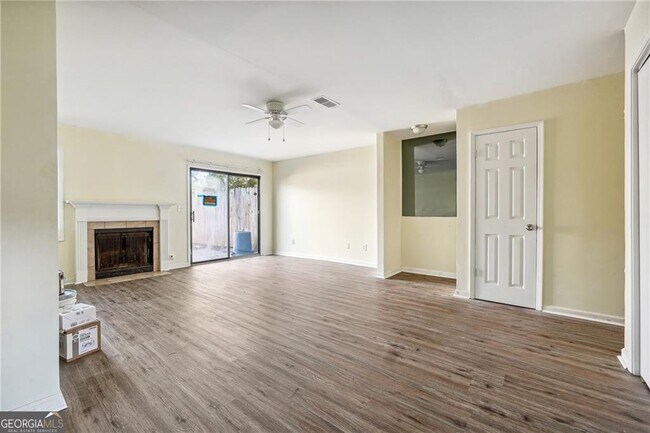Building Photo - 2391 Cove Rd