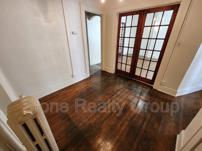 Building Photo - 514 1/2 S 5th Street