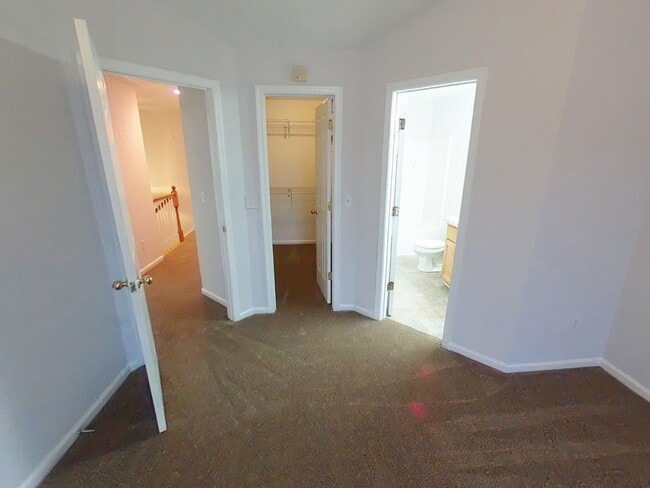 Building Photo - 3 Bedrooms, 2.5 Bathrooms Waterfront Townhouse