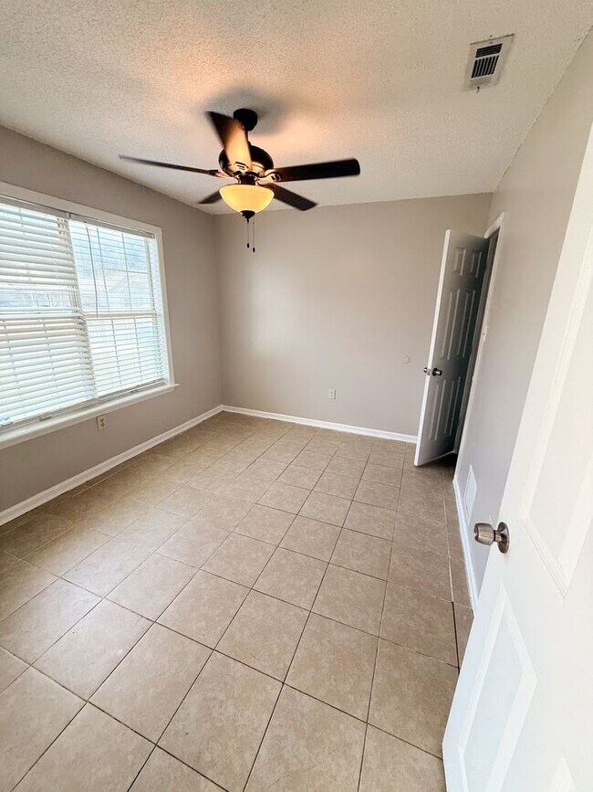 Building Photo - 3 Bedroom, 2 Bath Home in Valdosta