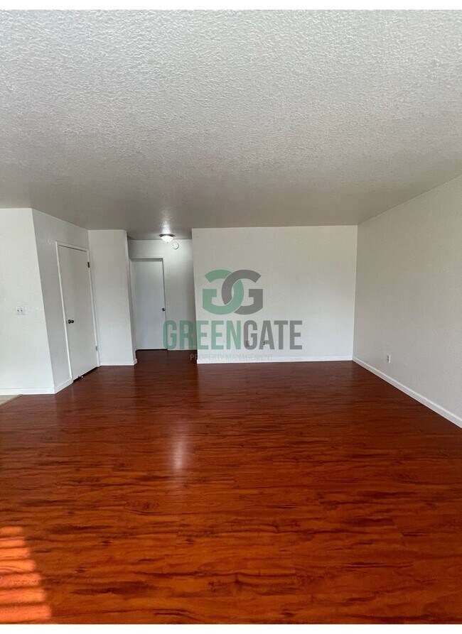 Building Photo - 177-179 Manzanita Lane