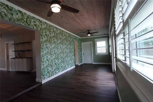Building Photo - 2733 Woodland Hills Ave
