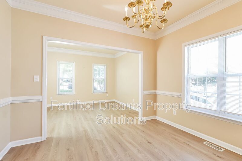 Building Photo - 8 Millpath Ln