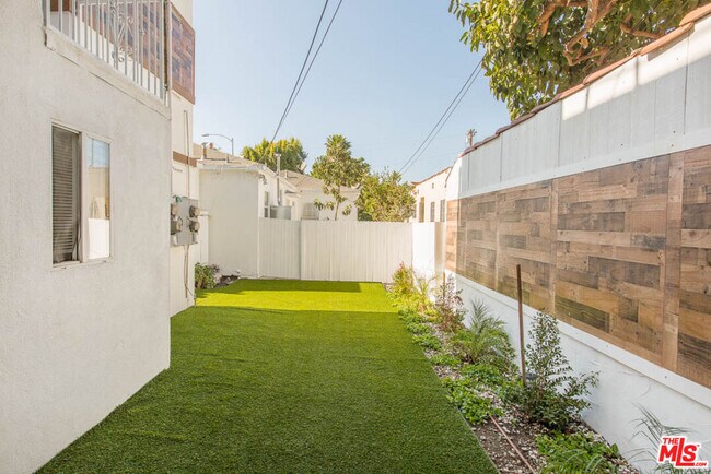 Building Photo - 8525 Cadillac Ave