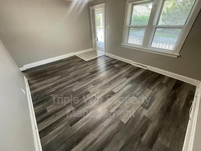 Building Photo - 9425 Burdella Ave