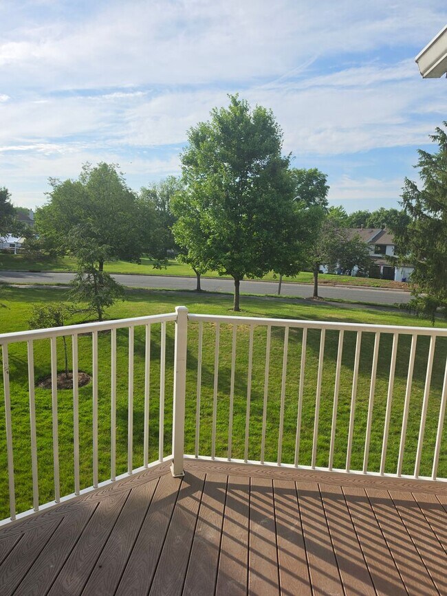 Building Photo - 12 Amberly Ct