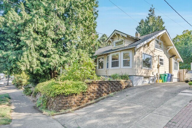 Building Photo - 236 NE Lombard St