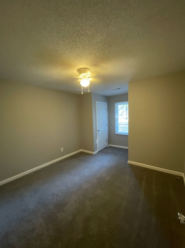 Building Photo - Duplex For Rent