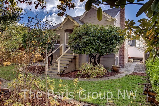 Building Photo - Craftsman Charm in the Heart of Ballard! *...