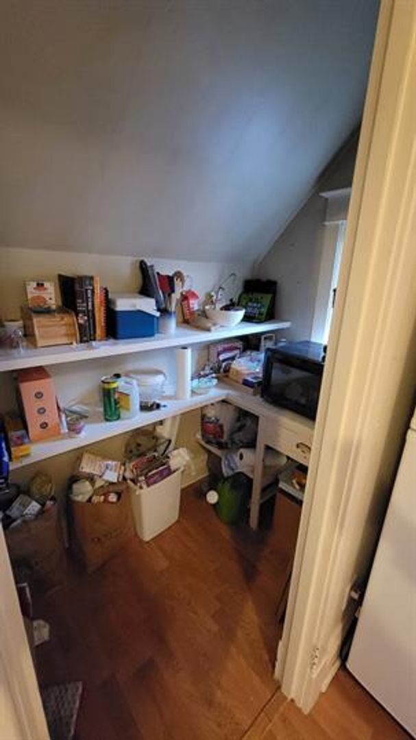 Building Photo - 617 E 8th St