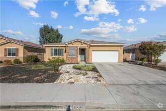 Building Photo - Beautiful 4 bedroom / 2.5 baths single sto...