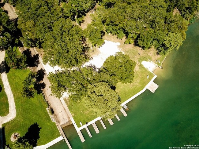 Building Photo - 963 River Rock