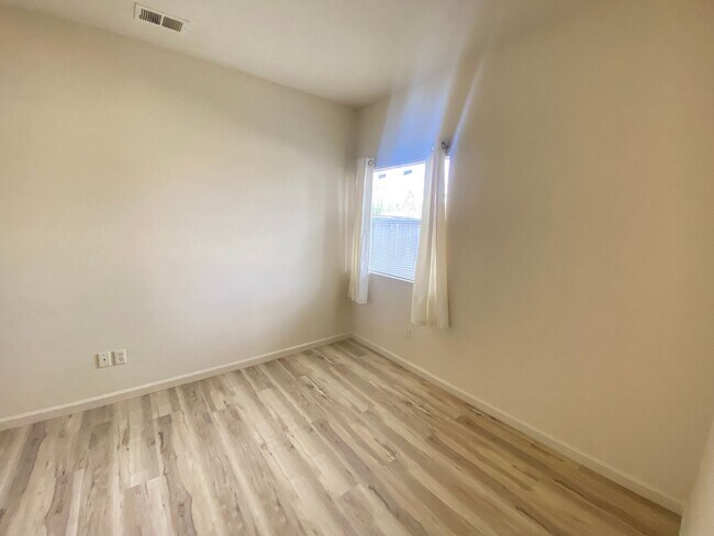 Building Photo - 24962 Plum Tree St