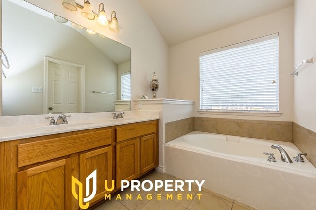 Building Photo - 5425 Smt Vw Dr