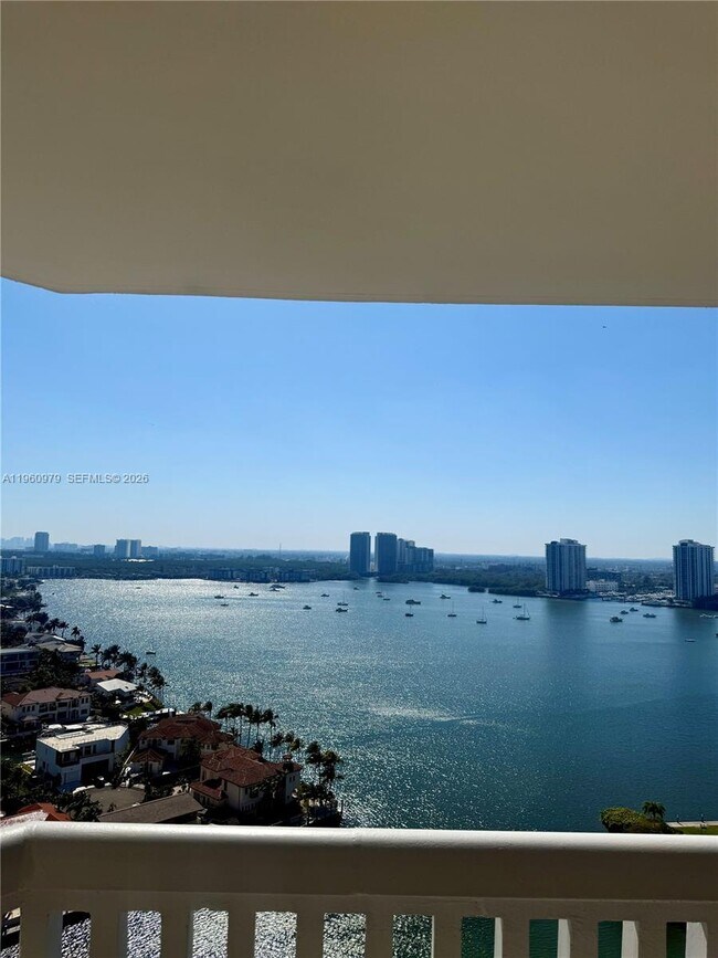 Building Photo - 1000 W Island Blvd