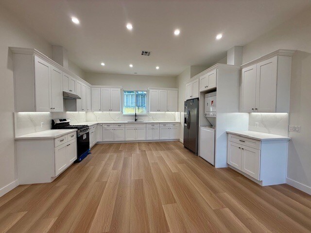 Building Photo - 8636 Aqueduct Ave