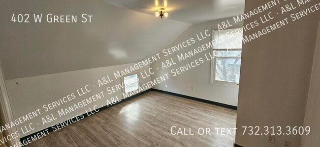 Building Photo - 402 W Green St