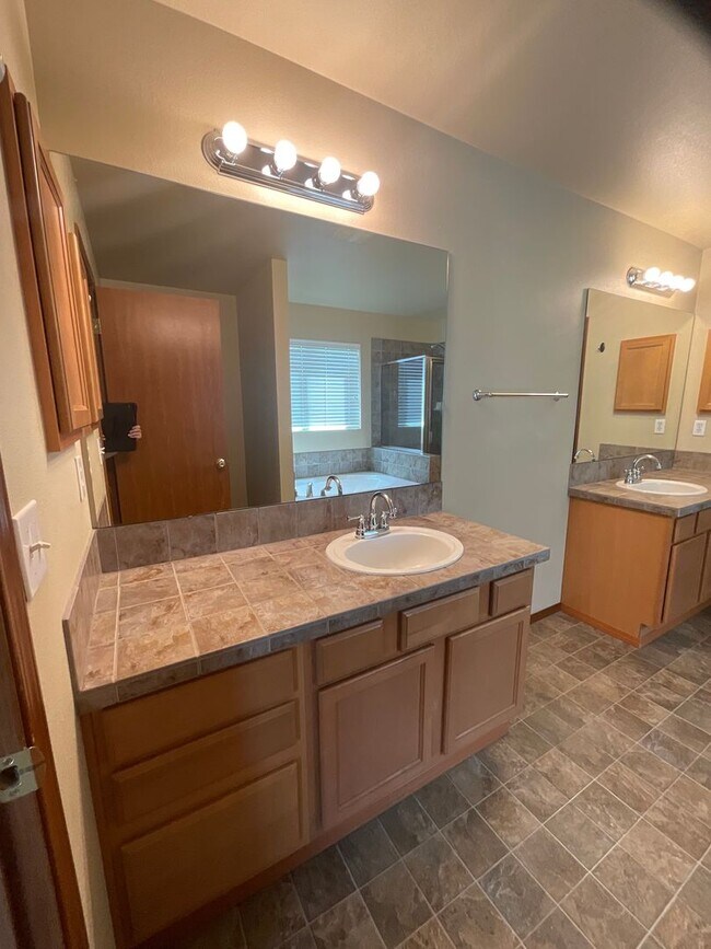 Building Photo - Charming 3-Bedroom Home for Rent