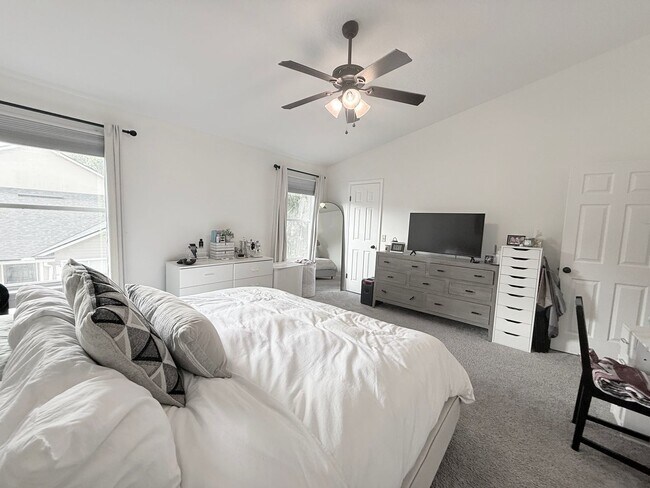 Building Photo - Peaceful Townhome in Fort Caroline with Fu...