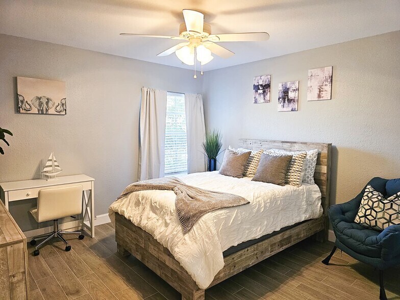 Building Photo - 8923 Manor Loop