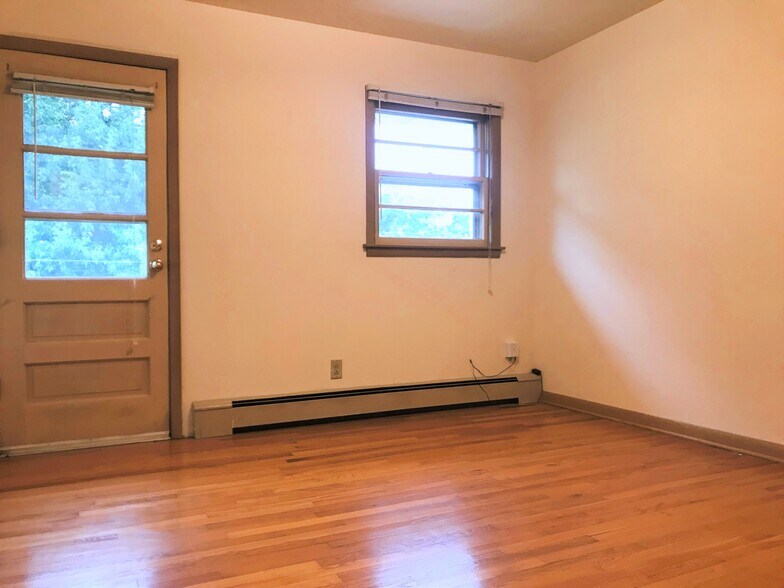 Building Photo - 413 Pawling St