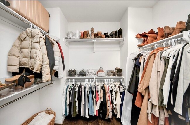 Building Photo - 15623 Broad St