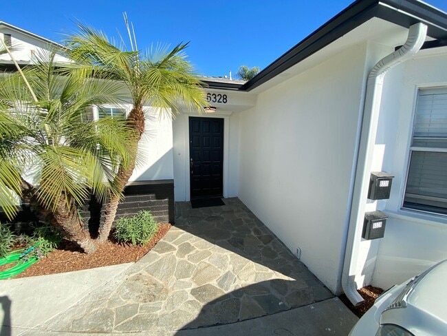 Building Photo - 4BD/2BA with Parking!