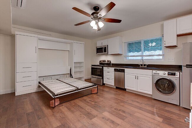 Building Photo - Park Avenue 215