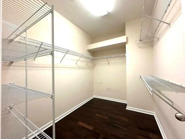Building Photo - 4640 Blackmuir Wood Cir