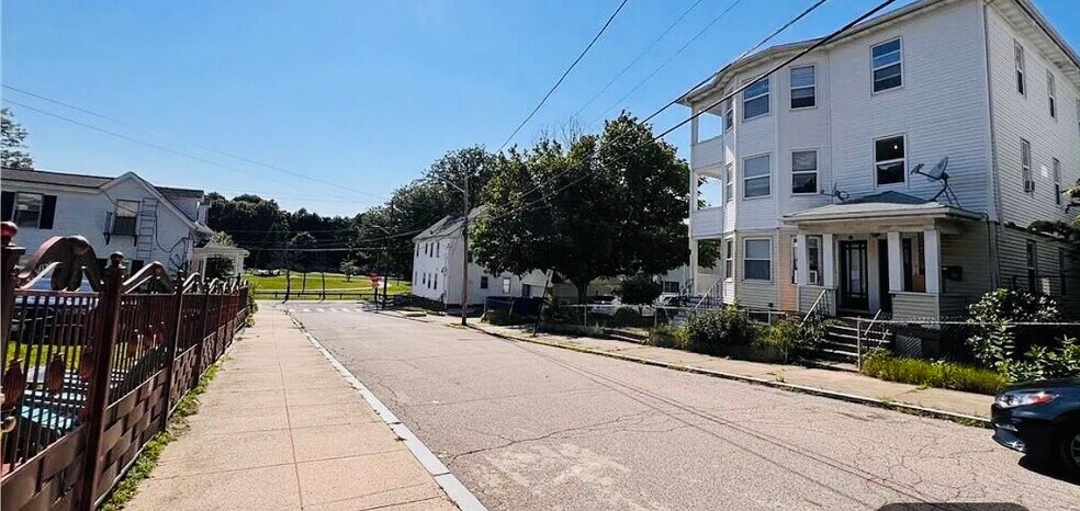 Building Photo - 21 Vale St