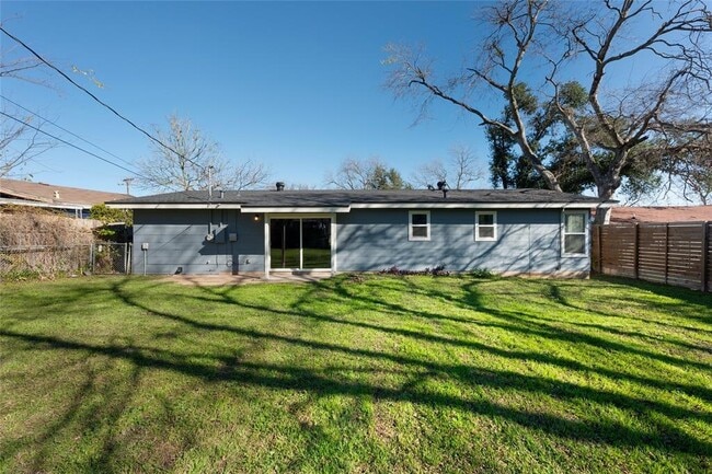 Building Photo - 1305 Glenwood Dr