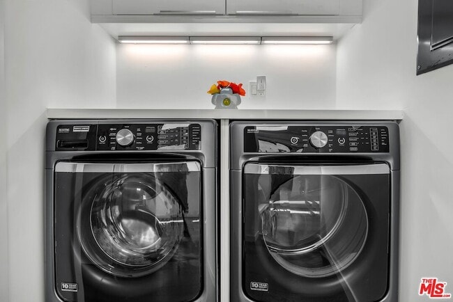 Building Photo - 718 Marine St