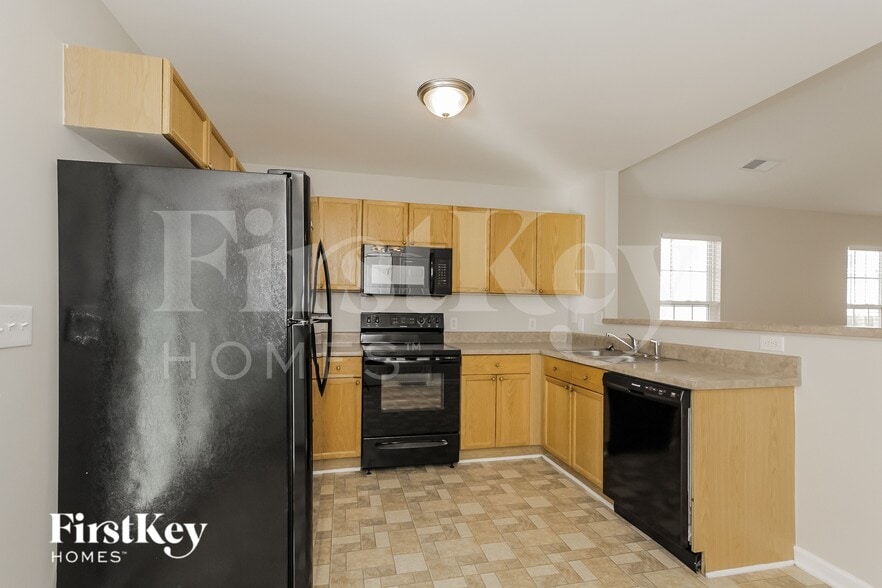 Building Photo - 5716 Henderson Oaks Dr