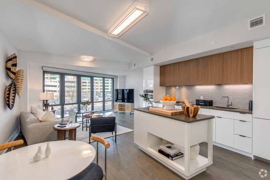 1BR, DEN, 1BA - 975SF - Tribeca NOMA