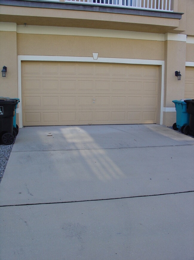 Building Photo - Beautiful Townhome in Lake Nona