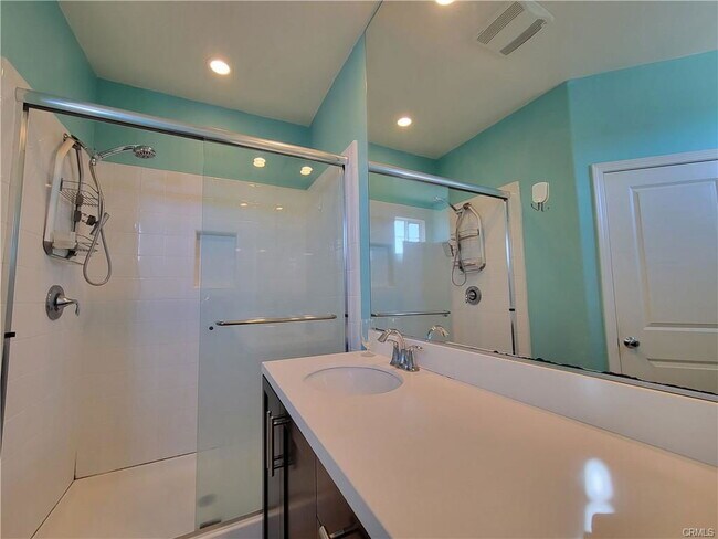 Building Photo - 909 Santa Fe Ave