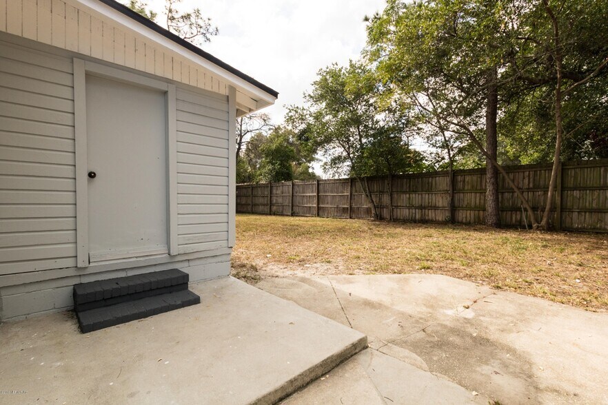 back yard door - 3248 Shetland Rd W