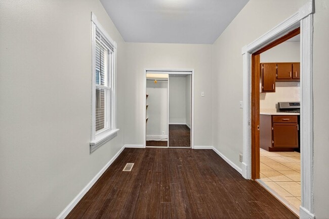 Building Photo - 1922 N Whipple St