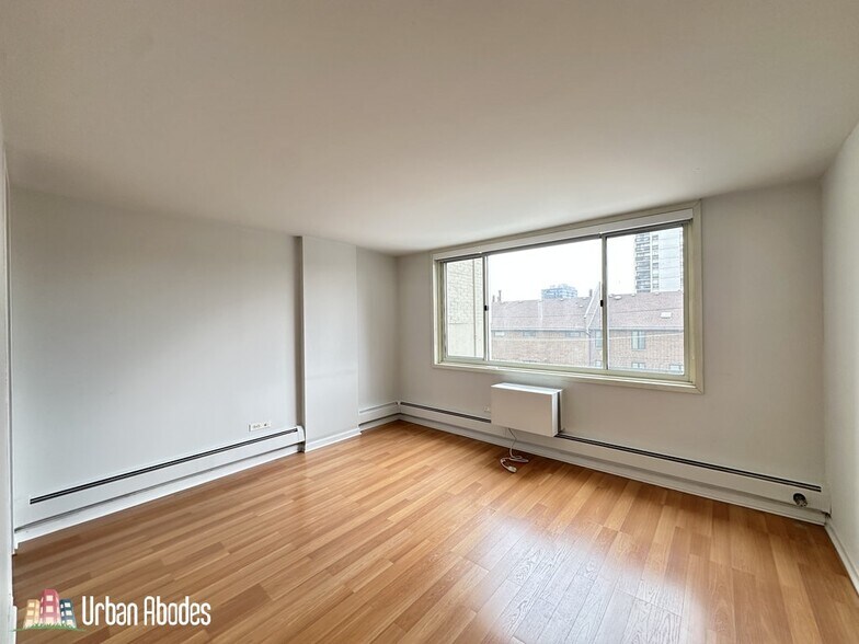 Building Photo - 1335 N Dearborn St