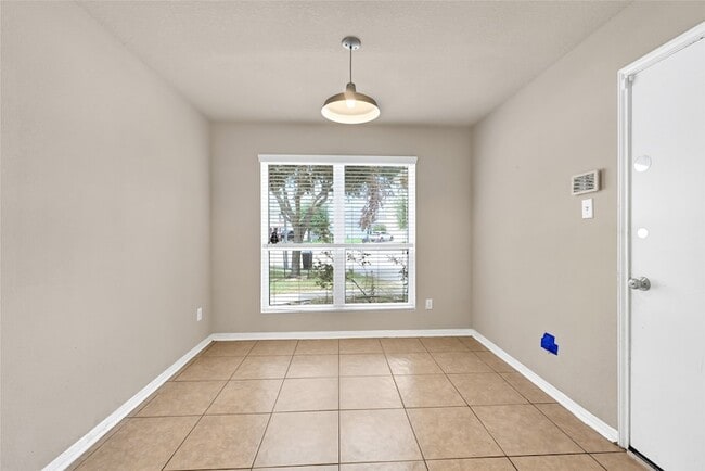 Building Photo - 3007 Apple Dale Dr