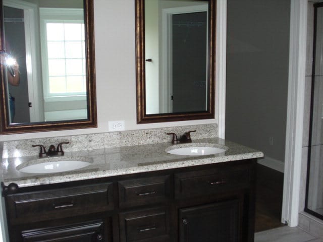 Building Photo - Charming 3-Bedroom Home with Modern Upgrad...